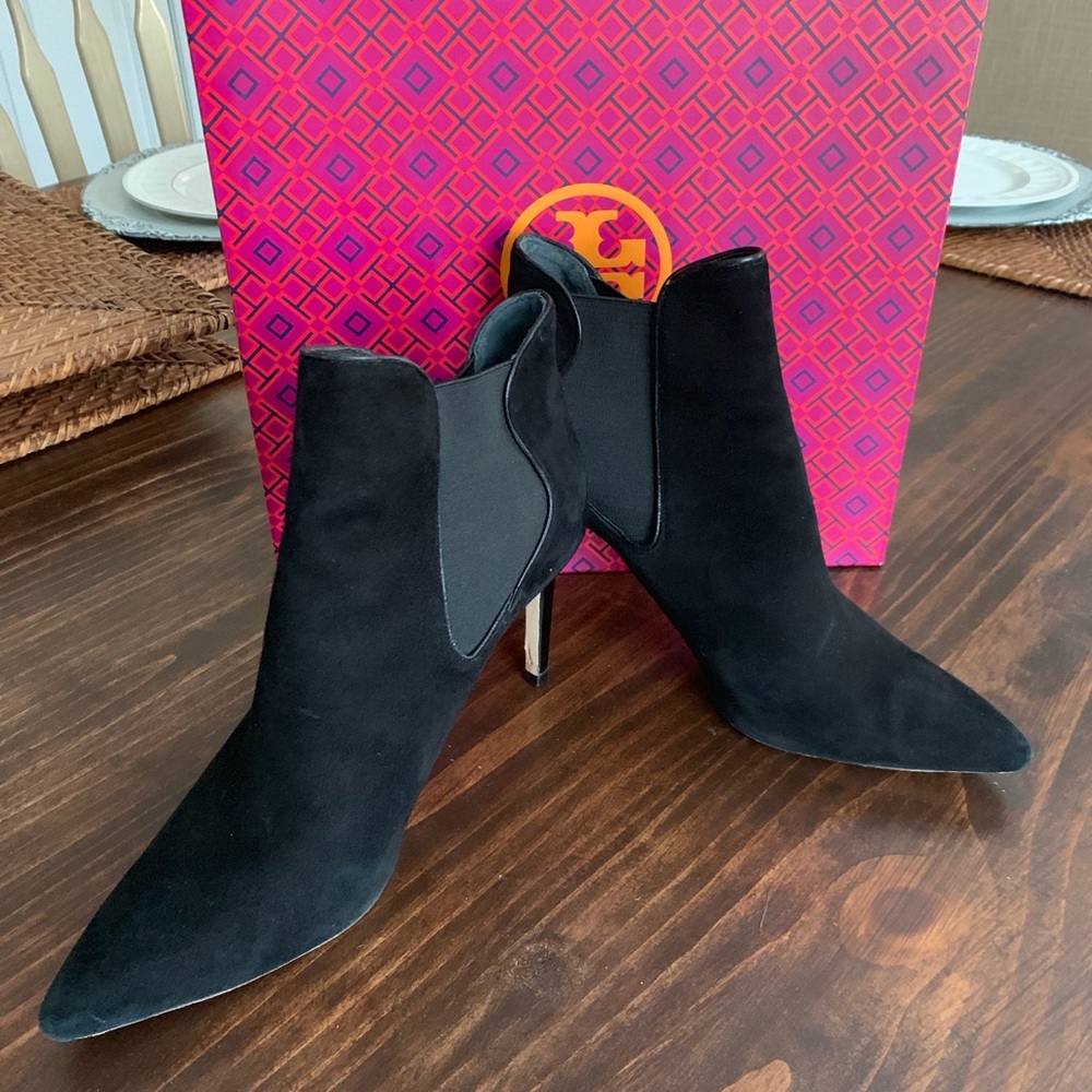 SOLD. Tory Burch Dorset Boots, 8.5, Black